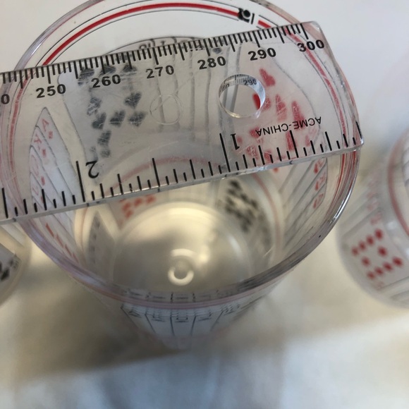 6 Plastic Playing Card Poker Cups we’ll used - Picture 8 of 14